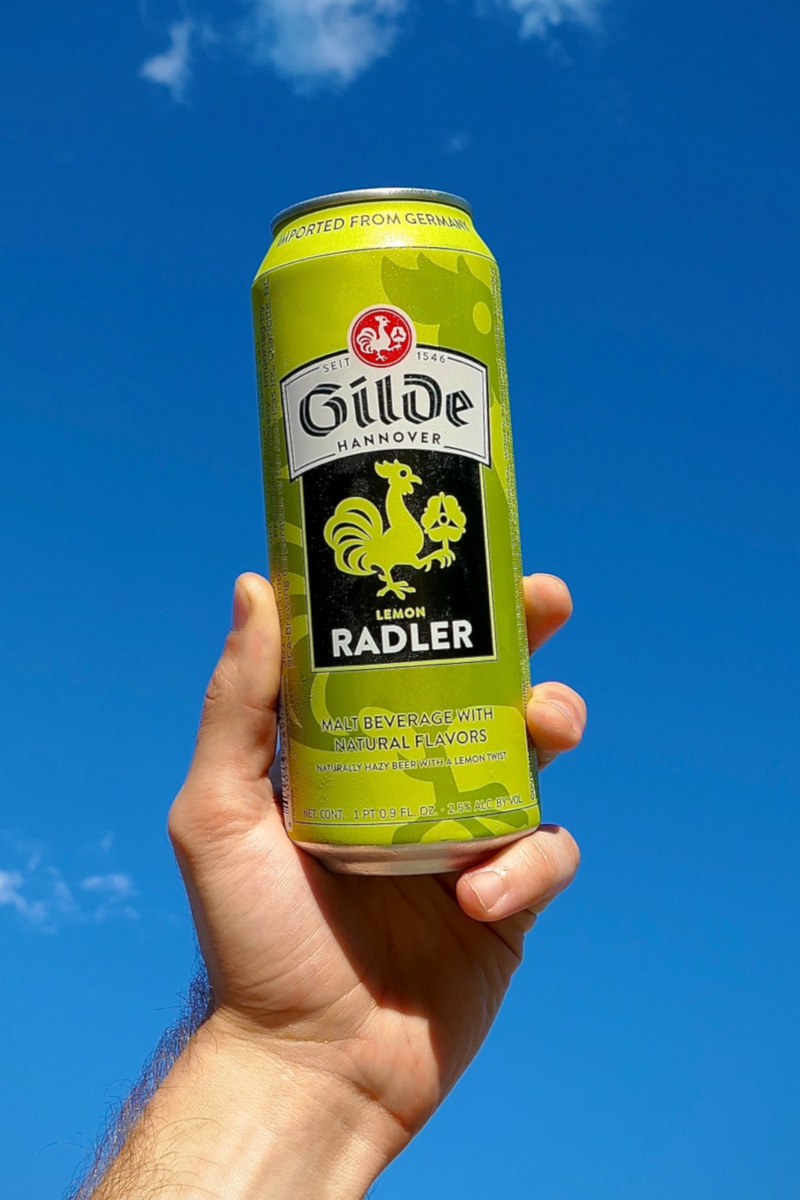 Gilde Lemon Radler in men's hand